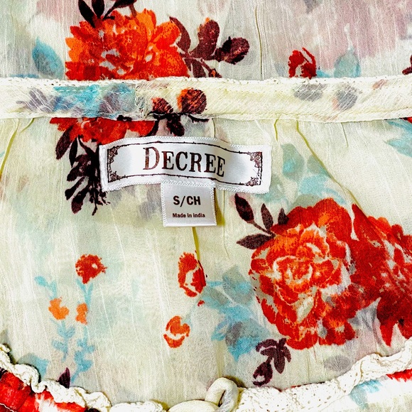 Decree Floral Sheer Blouse - Picture 4 of 4